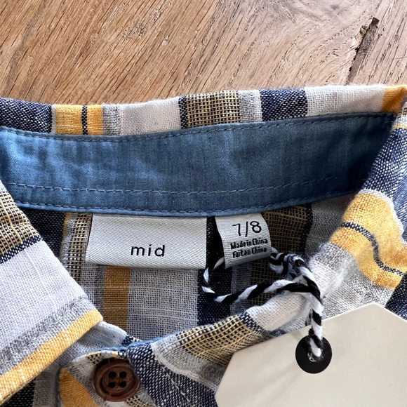 mid. NWT. Size boys age 7/8. Blue, yellow, cream coloured button-up dress shirt. - Picture 4 of 8